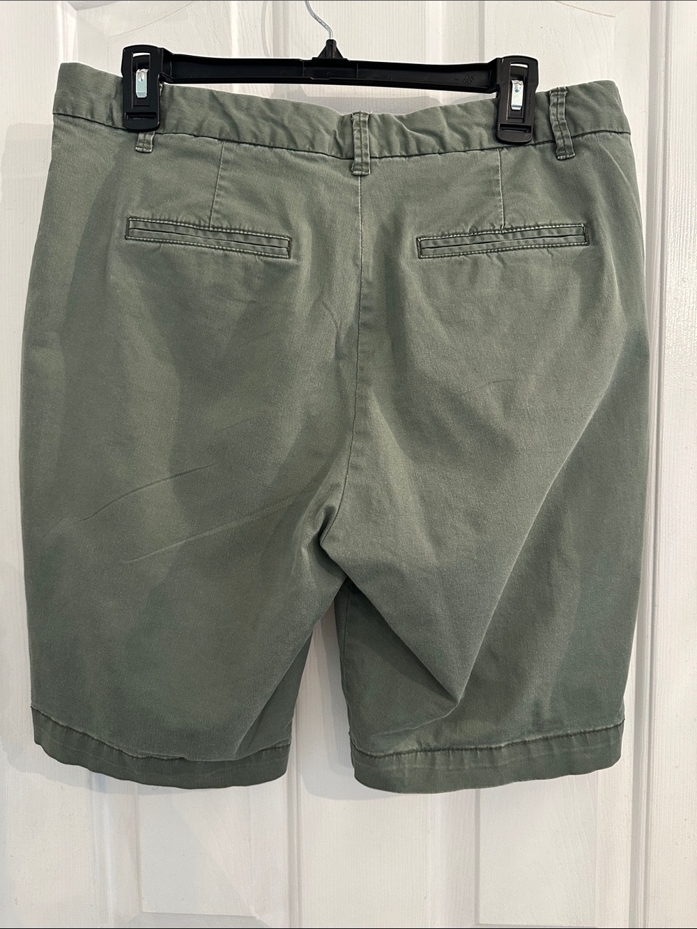 GAP Women's Olive Green Bermuda Shorts - Picture 4 of 5